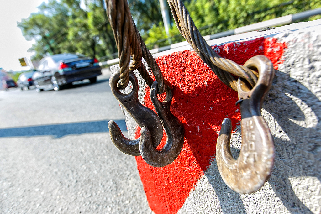 С помощью такого приспособления убирают блоки , Фото с места события собственное