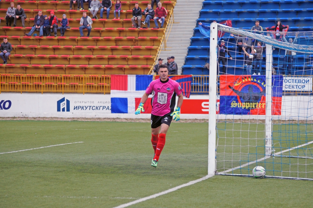 Голкипер "Енисея", Фото с места события собственное