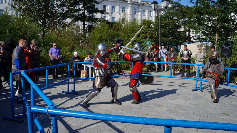 Поединок на полуторных мечах, Фото с места события собственное
