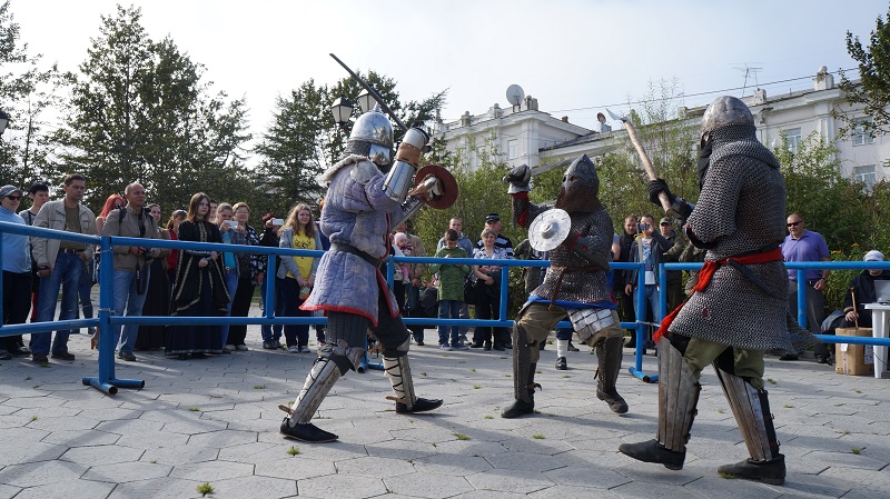 Старый Тролль сражается с будущим чемпионом, Фото с места события собственное