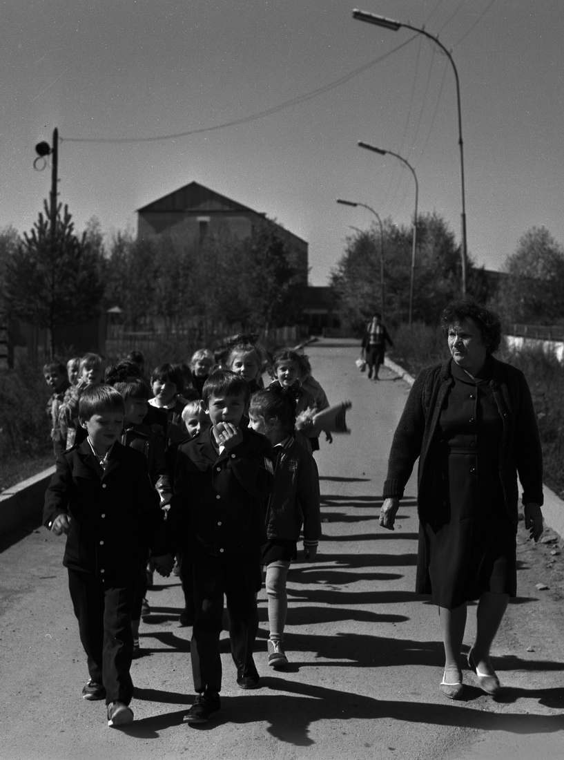 Ученики в школьной форме, Фото с места события из других источников