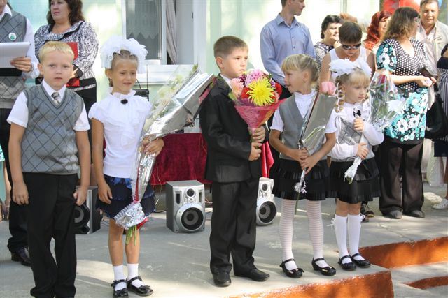 Выступление первоклассников, Фото с места события собственное