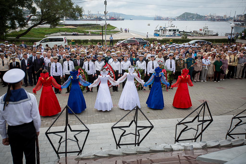 Концертная программа у мемориала "Боевая слава Тихоокеанского флота", Фото с места события собственное