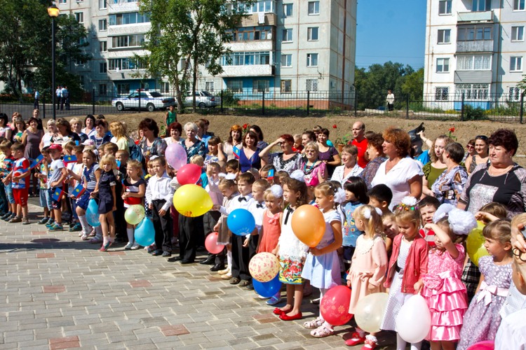 Дети, Фото с места события из других источников