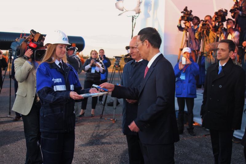 Сварка первого стыка ГТС "Сила Сибири", Фото с места события собственное