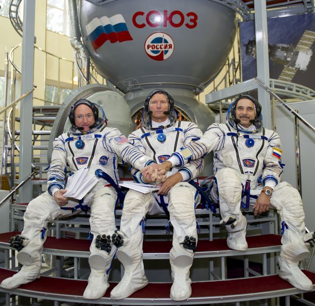 Космонавты, Фото с места события из других источников