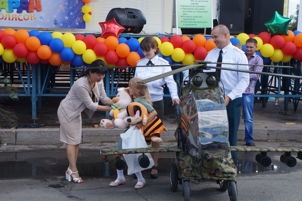 Праздничное шоу «Парад колясок и велосипедов-2015» прошло у Центра семьи «Казан»