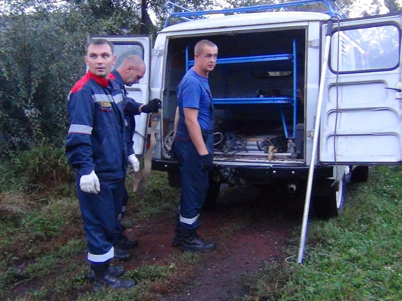 Буренку из туалетного плена вызволили биробиджанские спасатели , Фото с места события из других источников