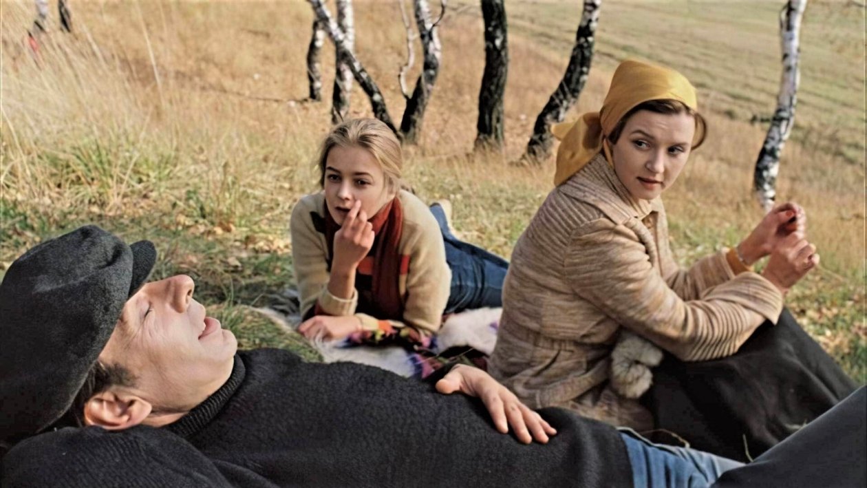 Советские комедии до сих пор цитируют и пересматривают миллионы людей кадр из фильма &quotМосква слезам не верит&quot (12+), 1979 год