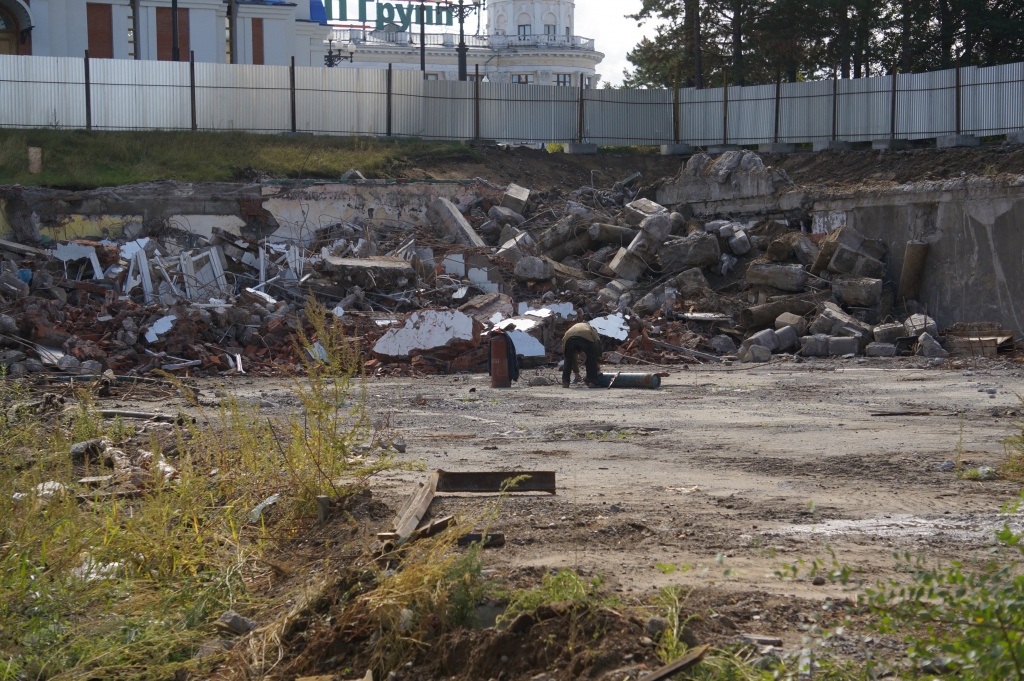 Стройплощадка будущей площади Воинской славы, Фото с места события собственное