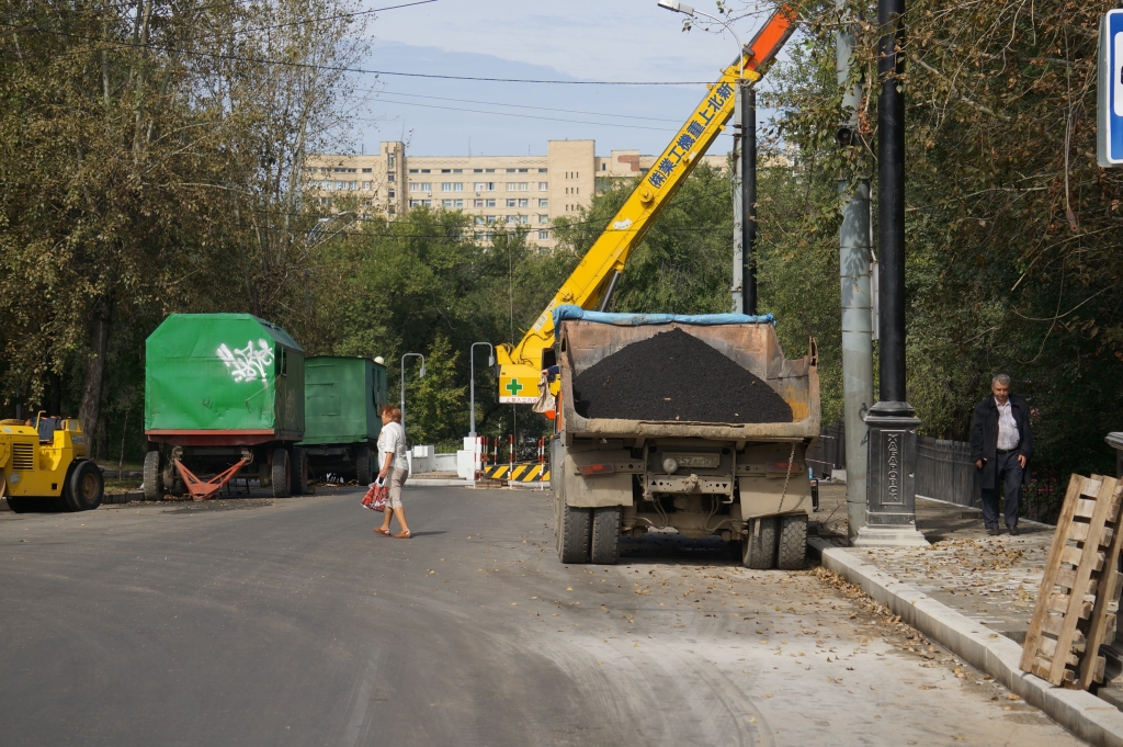 Дорожная техника на улице Тургенева, Фото с места события собственное