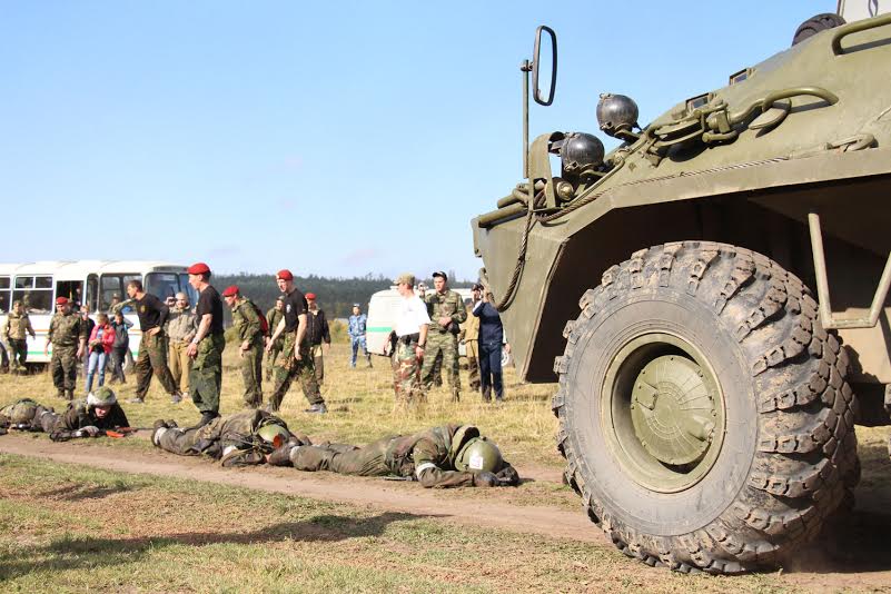 Спецназовцы, выдержавшие все испытания, получили право носить краповые береты – высший символ мужества , Фото с места события из других источников