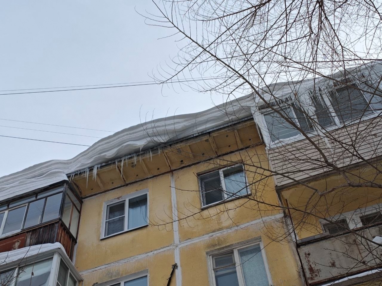 Эксперты разобрались, где управляющая компания должна убирать снег и сосульки ИА  AmurMedia