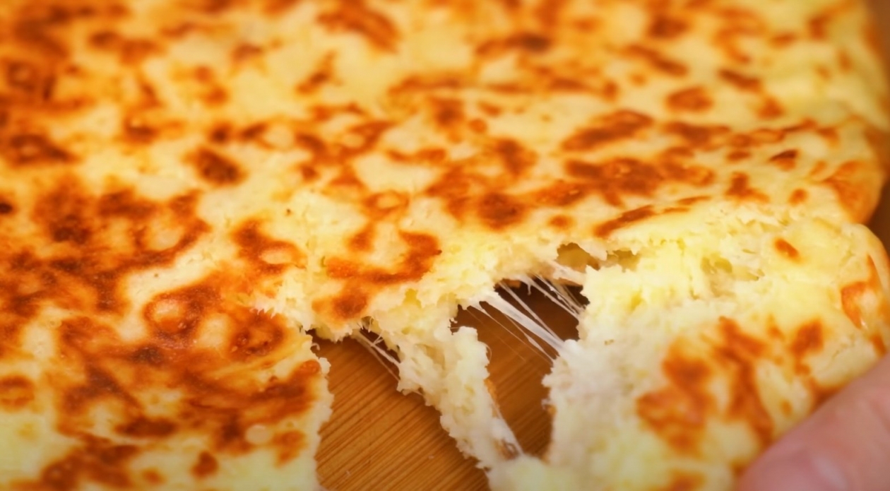 Теперь это мое самое обожаемое блюдо - ленивый хачапури на сковороде за 15 минут скриншот видео с youtube-канала &quot Alina FooDee&quot (12+)