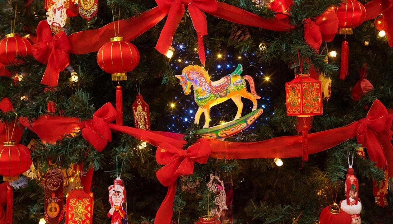 Год Красной Огненной Лошади нейросеть GigaChat