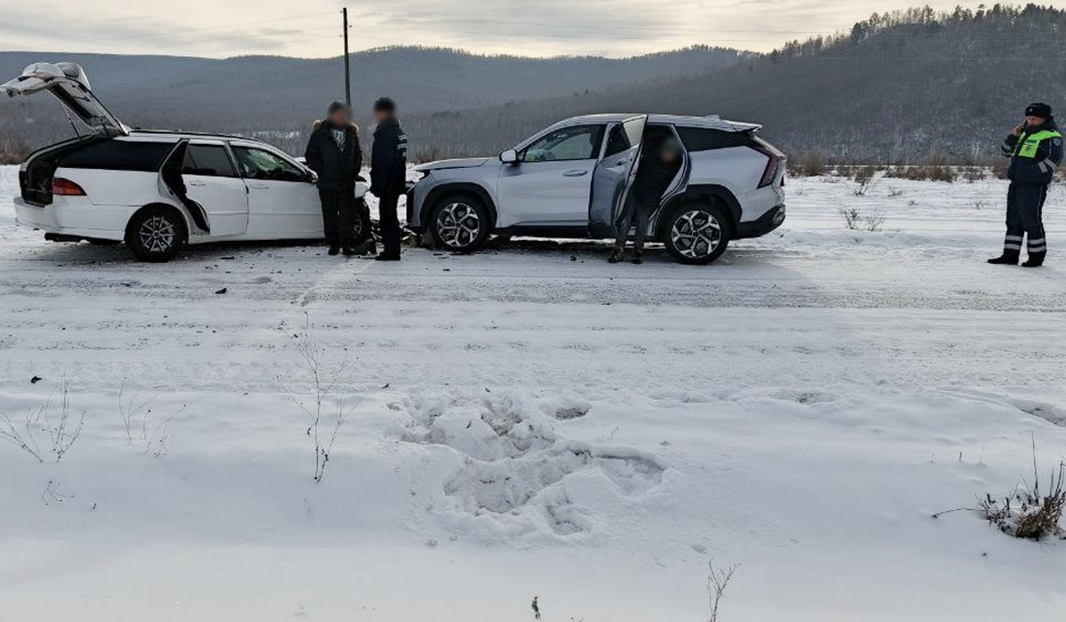 Двое маленьких детей попали в лобовое ДТП в Бурятии ГИБДД по Бурятии
