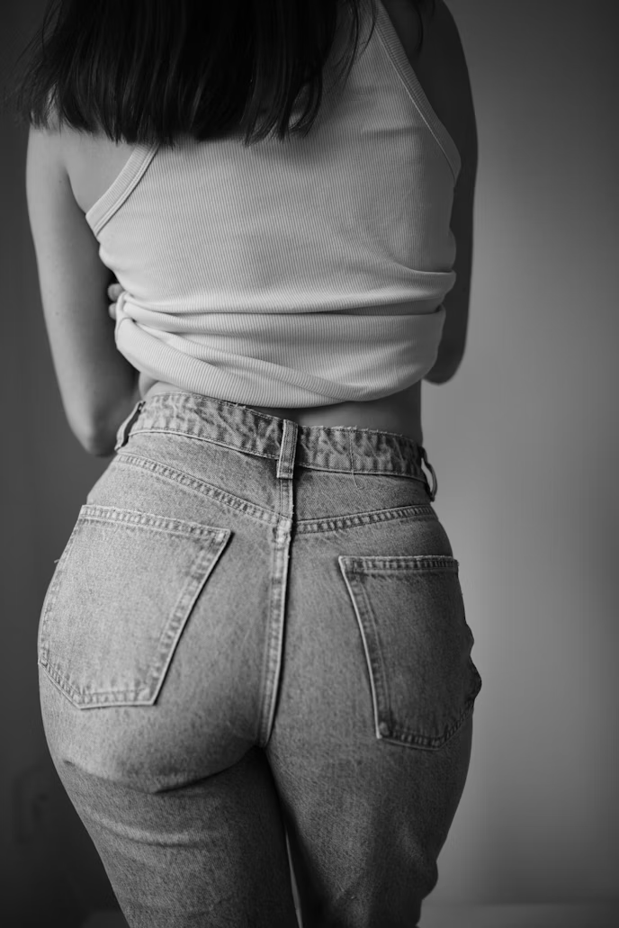 2 упражнения - и вы с гордостью носите любимые джинсы. Попа полочкой без 100 приседаний в день unsplash.com