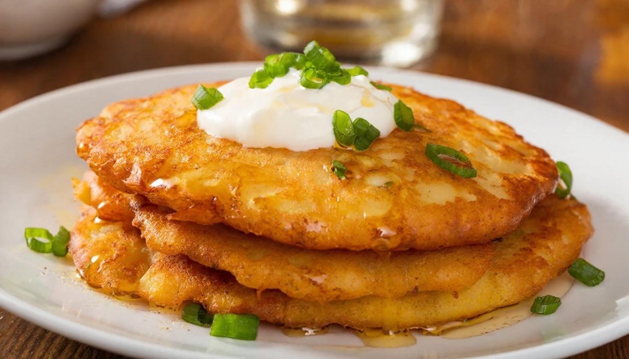 Такие драники хрустят на весь дом: секрет яркого вкуса - тёрку не берем ИИ GigaChat (18+)