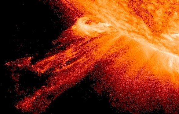 Грядет двухдневная магнитная буря Лаборатория солнечной астрономии ИКИ и ИСЗФ.