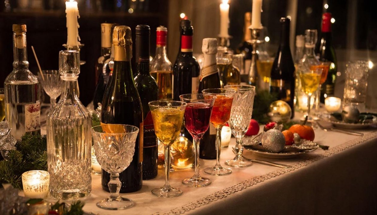 Алкоголь на новогоднем столе ИИ GigaChat (18+)