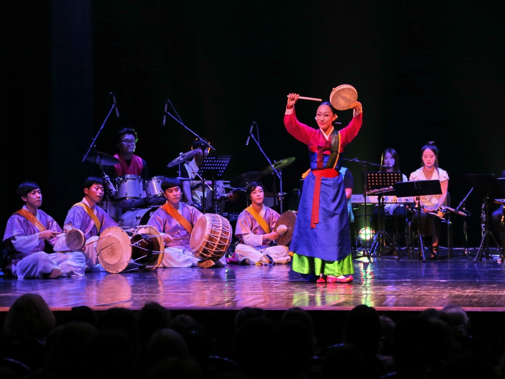 Концерт традиционной корейской музыки и танцев, Фото с места события из других источников