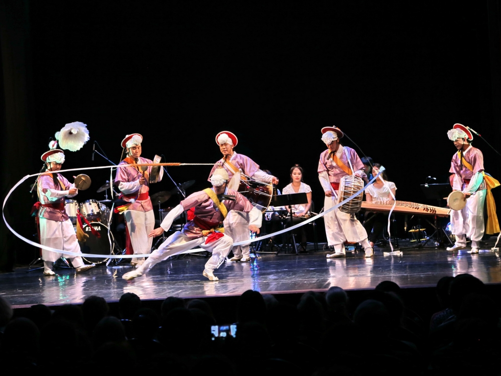 Концерт традиционной корейской музыки и танцев в Приморской филармонии, Фото с места события из других источников