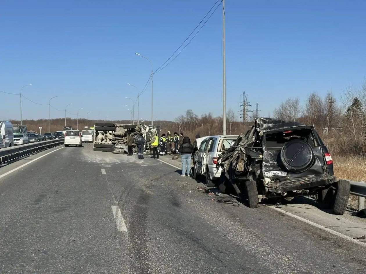 Водитель большегруза госпитализирован после ДТП в Надеждинском районе Пресс-служба УМВД России по Приморскому краю