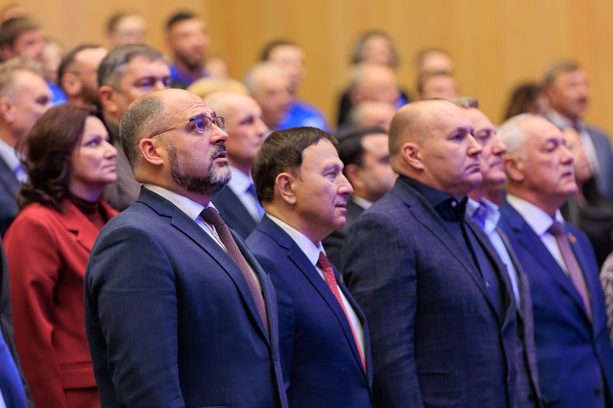 Глава Владивостока Константин Шестаков вступил в &quotЕдиную Россию &quot Яна Гайдук. ИА PrimaMedia