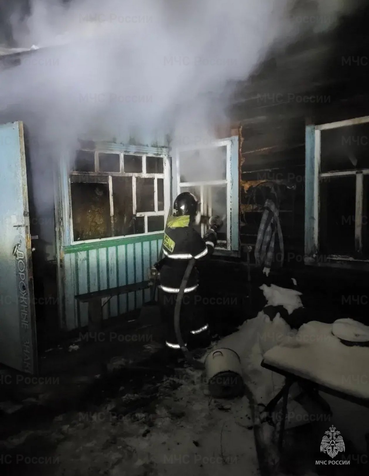Двух человек спасли огнеборцы на пожаре в Зиме Пресс-служба ГУ МЧС России по Иркутской области
