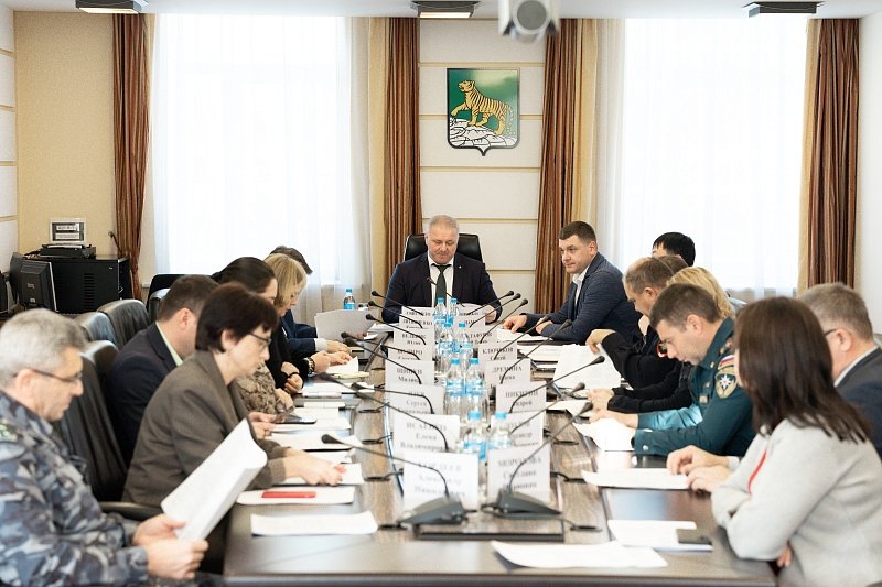 Вопросы безопасности в преддверии Нового года обсудили в администрации Владивостока Владимир Нестеров, администрация Владивостока