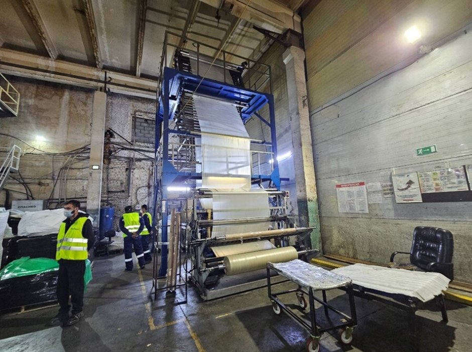 Производство упаковочной пленки предоставлено пресс-службой РЭО