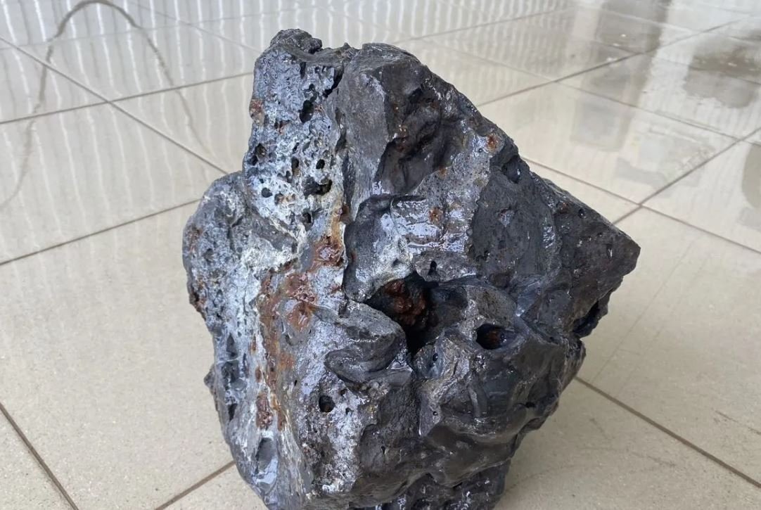 Автор объявления говорит, что это метеорит Скриншот с платформы объявлений