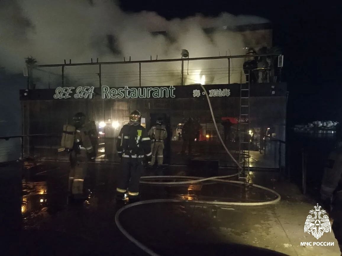 Пожар в ресторане на барже во Владивостоке ликвидировали огнеборцы Пресс-служба ГУ МЧС России по Приморскому краю