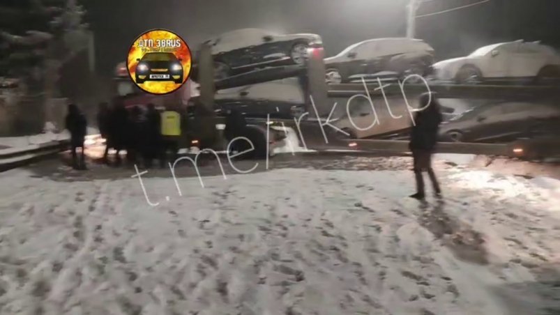 Автовоз полностью заблокировал движение по федеральной дороге в Шелеховском районе Тг-канал (18+) &quotДТП38&quot