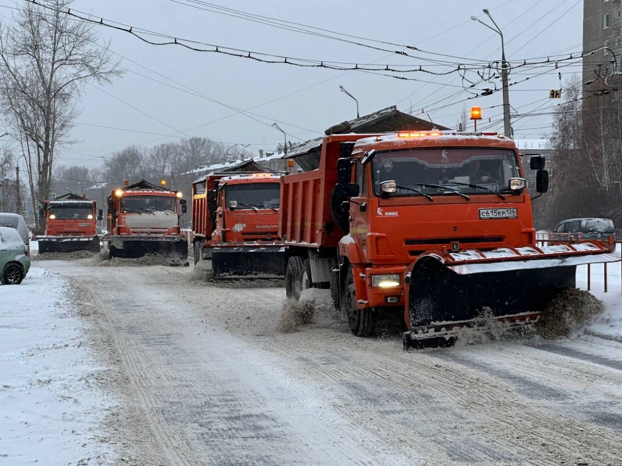 Несколько улиц чистят от снега в Ангарске 18 декабря Пресс-служба администрации АГО