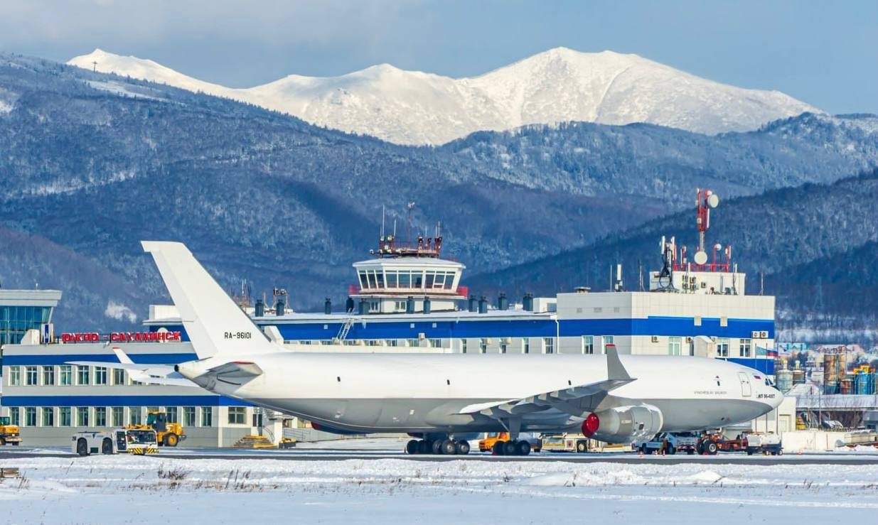 Ил-96-400Т в аэропорту Южно-Сахалинска пресс-служба аэропорта Южно-Сахалинска