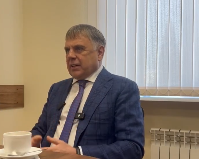 Мэр Ангарского округа Сергей Петров Скриншот видео ИА IrkutskMedia