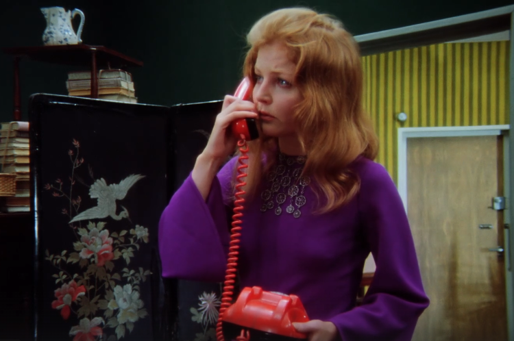 Узнаете героиню советского кино по наряду? - модный ТЕСТ Кадр из фильма &quotИрония судьбы, или с легким паром&quot (12+)