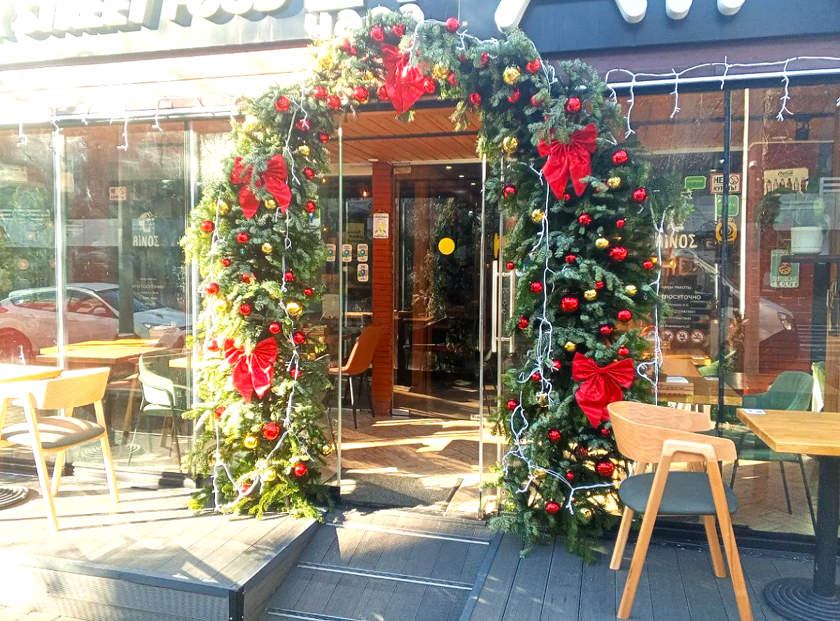 В Сочи проверили украшение фасадов к новогодним праздникам Пресс-служба администрации Сочи