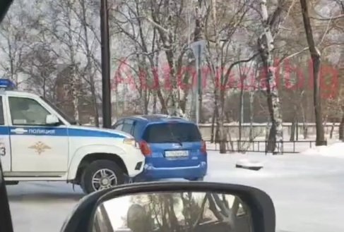 Полицейский УАЗ &quotПатриот&quot попал в аварию в Благовещенске скриншот видео - телеграм-канал @autoroadblg (18+)