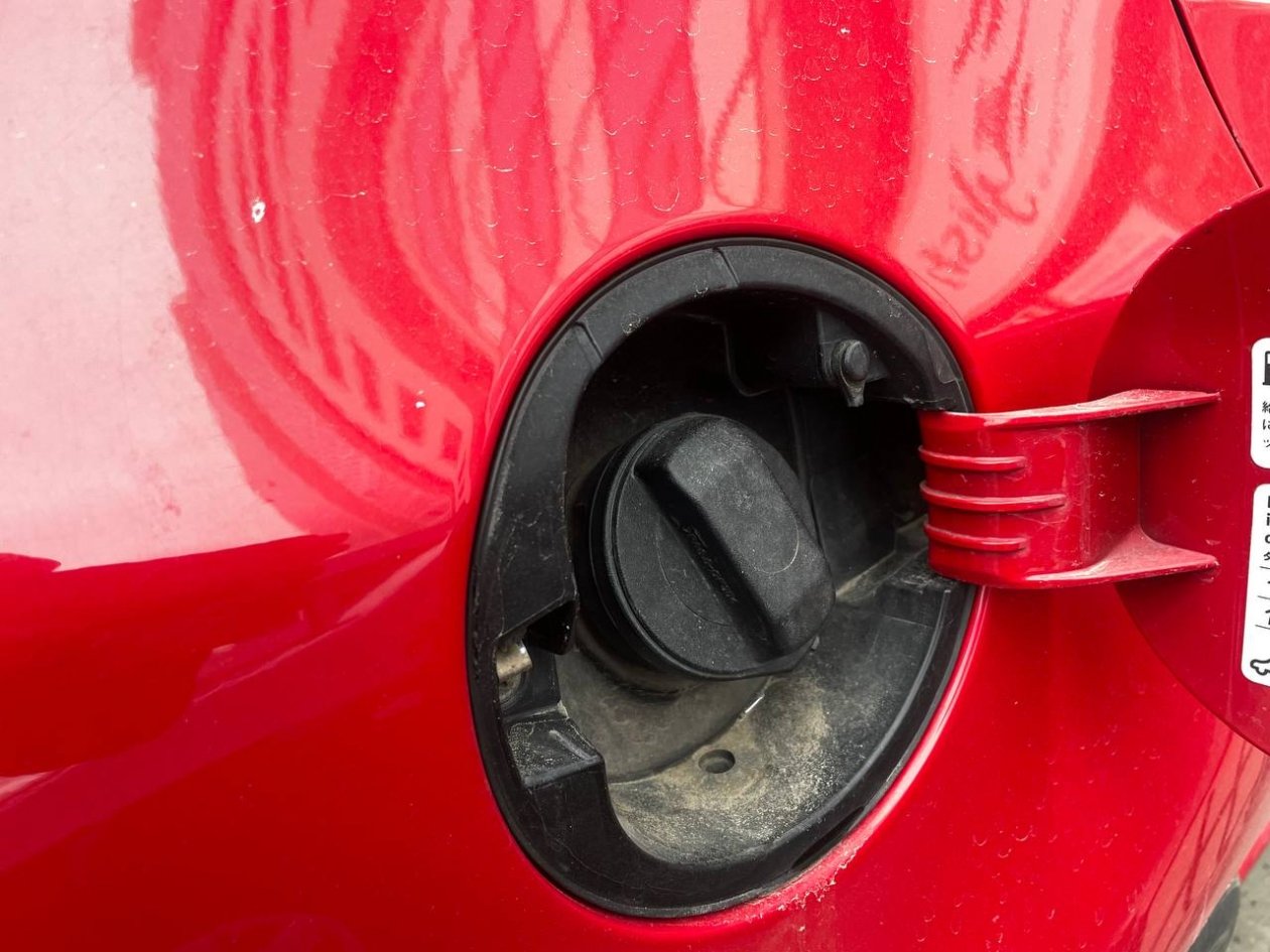 Ацетон или спирт? Что лучше добавить в бак авто зимой: в мороз обязательно ИА SevastopolMedia