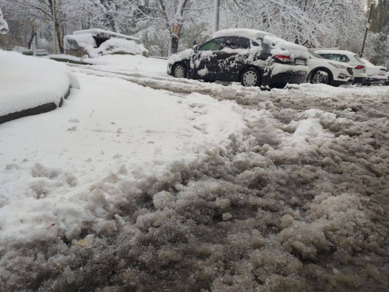 Как быстро вытащить машину, которая застряла в снегу: 3 реальных способа ИА SevastopolMedia