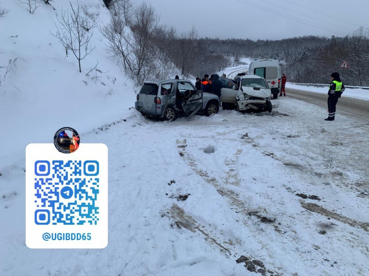 Два водителя и один пассажир пострадали в ДТП на 13 км дороги &quotЛиственничное - Охотское&quot пресс-служба Госавтоинспекции Сахалинской области
