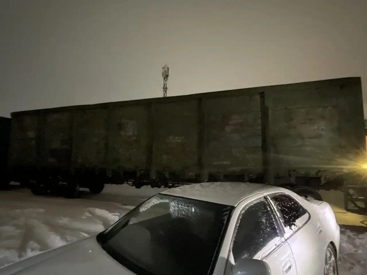 В салоне машины находились водитель и пассажир - они не пострадали пресс-служба Забайкальского ЛУ МВД России на транспорте