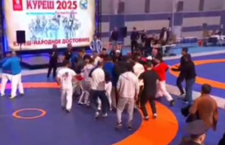 Кадр из видео Телеграм-канал Mash на волне (18+)