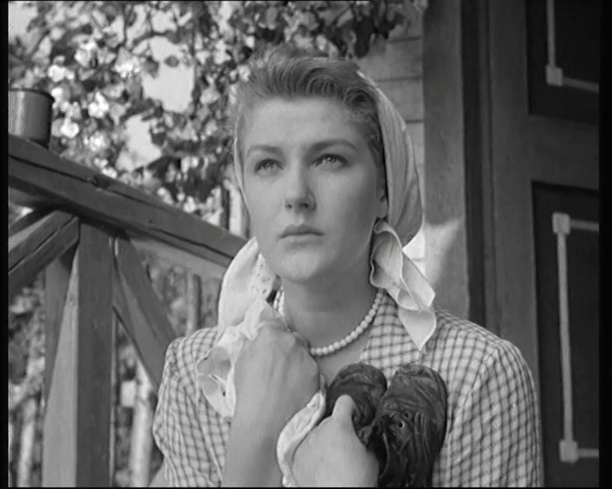 Кадр из фильма (16+)