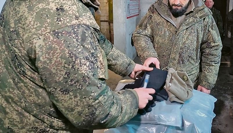 Бойцам выдали зимние комплекты Илья Купка