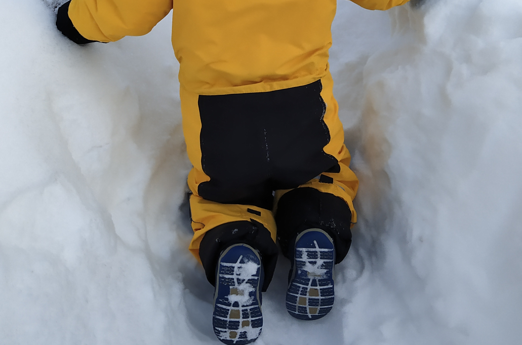 Сделала сыну нескользящую подошву на сапожки за 5 минут: бегает по льду как по асфальту и не падает ИА SevastopolMedia.ru