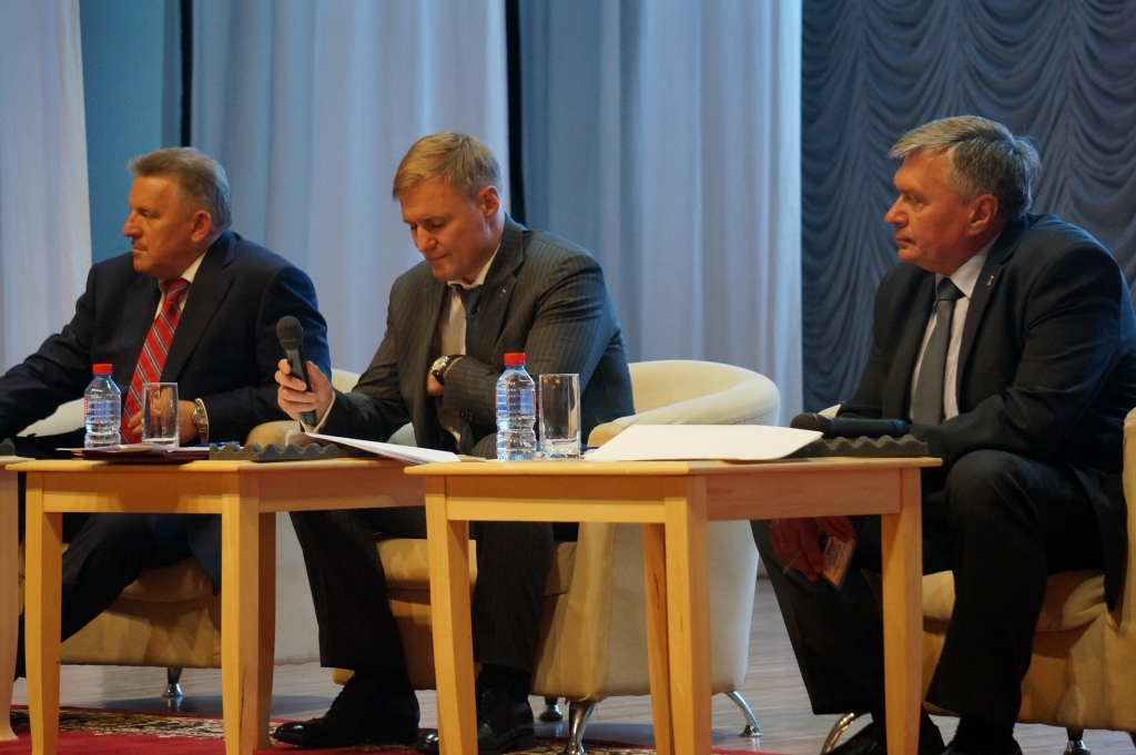 Президиум партийной конференции "Единой России", Фото с места события собственное