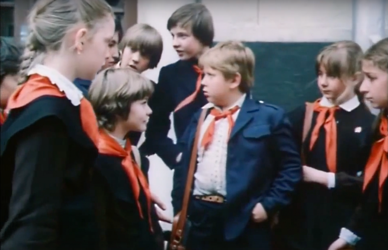 Советские выпускники школ набирают 8 баллов за минуту, а вы? - ТЕСТ кадр из сериала &quotГостья из будущего&quot (6+)